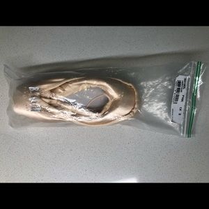 Bloch heritage pointe shoes new size 2 (1X), ballet pink